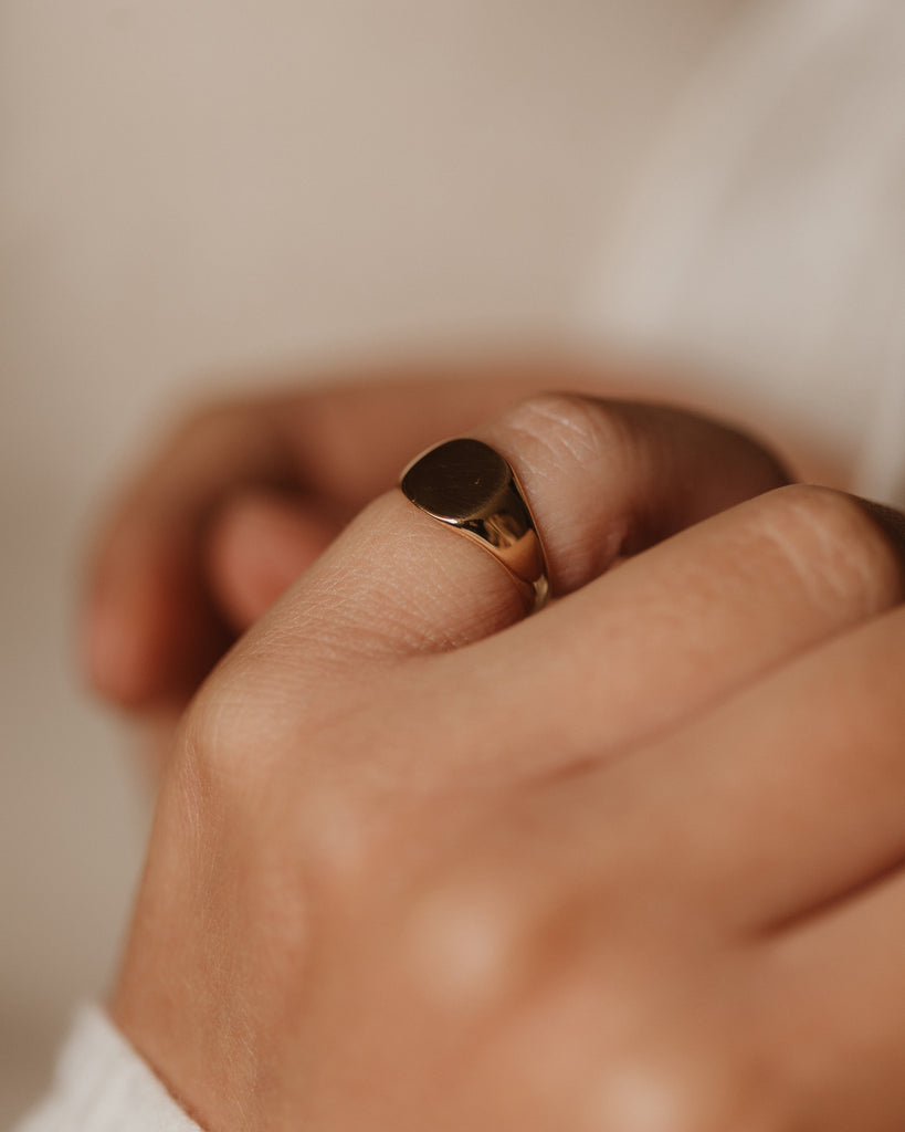 Ellen 1976 Vintage 9ct Gold Signet Pinky Ring