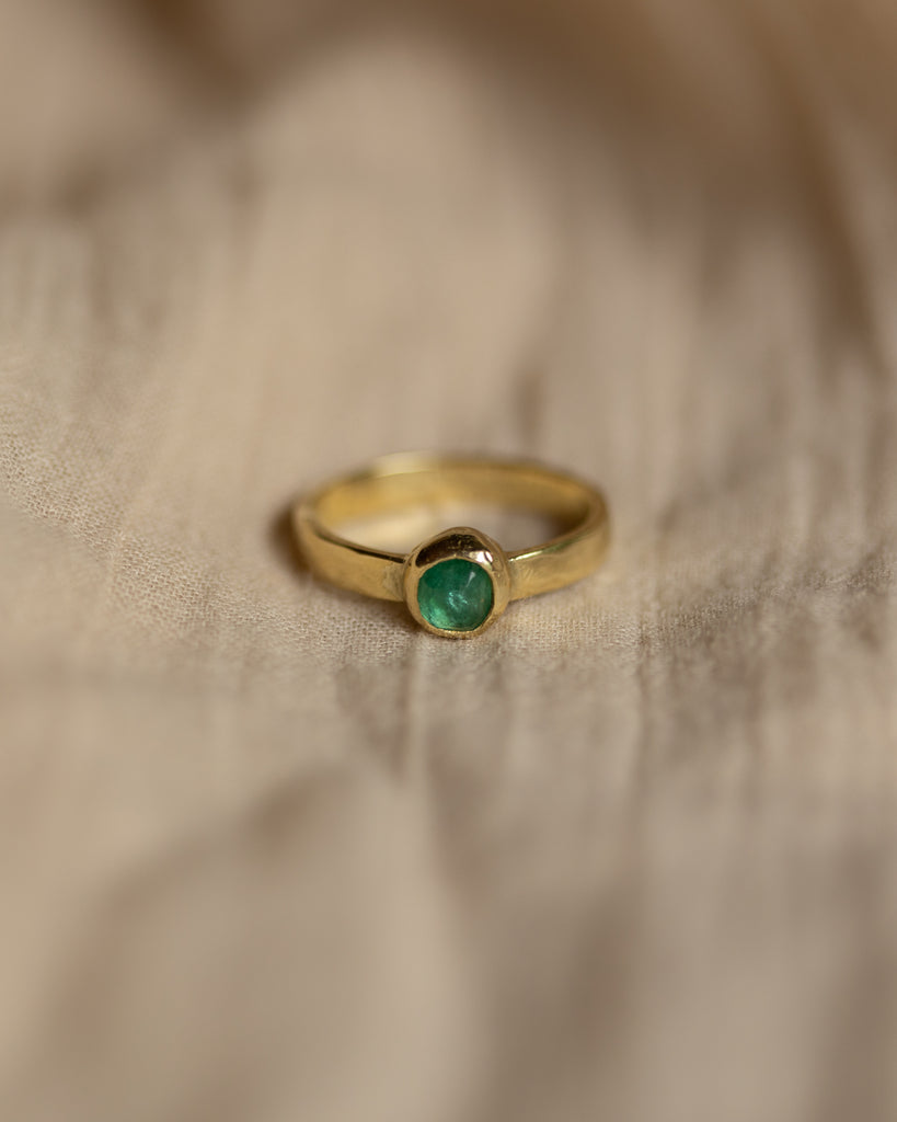 Mina Vintage 18ct Gold Emerald Solitaire Ring