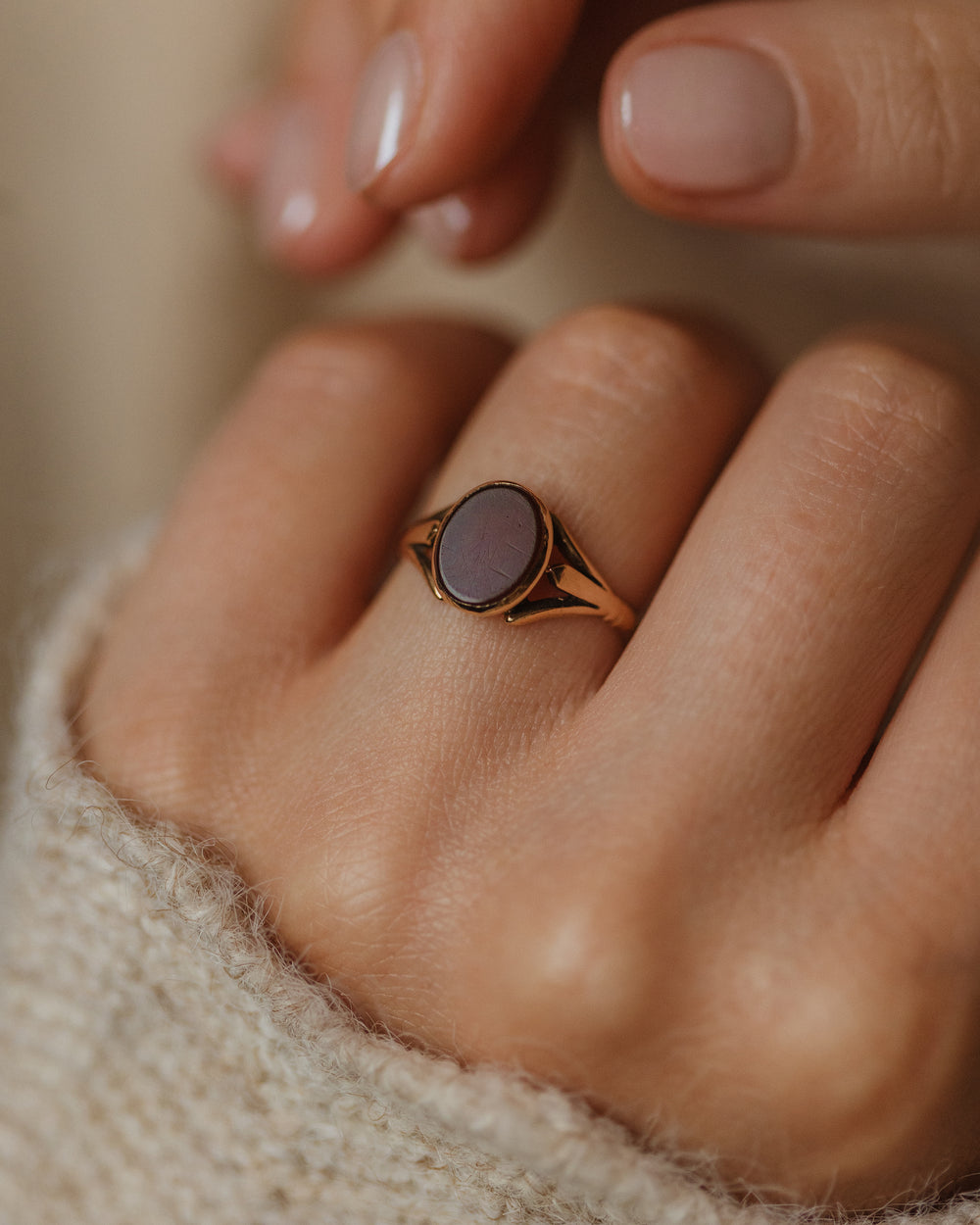 Gwyneth Vintage 9ct Gold Carnelian Signet Ring