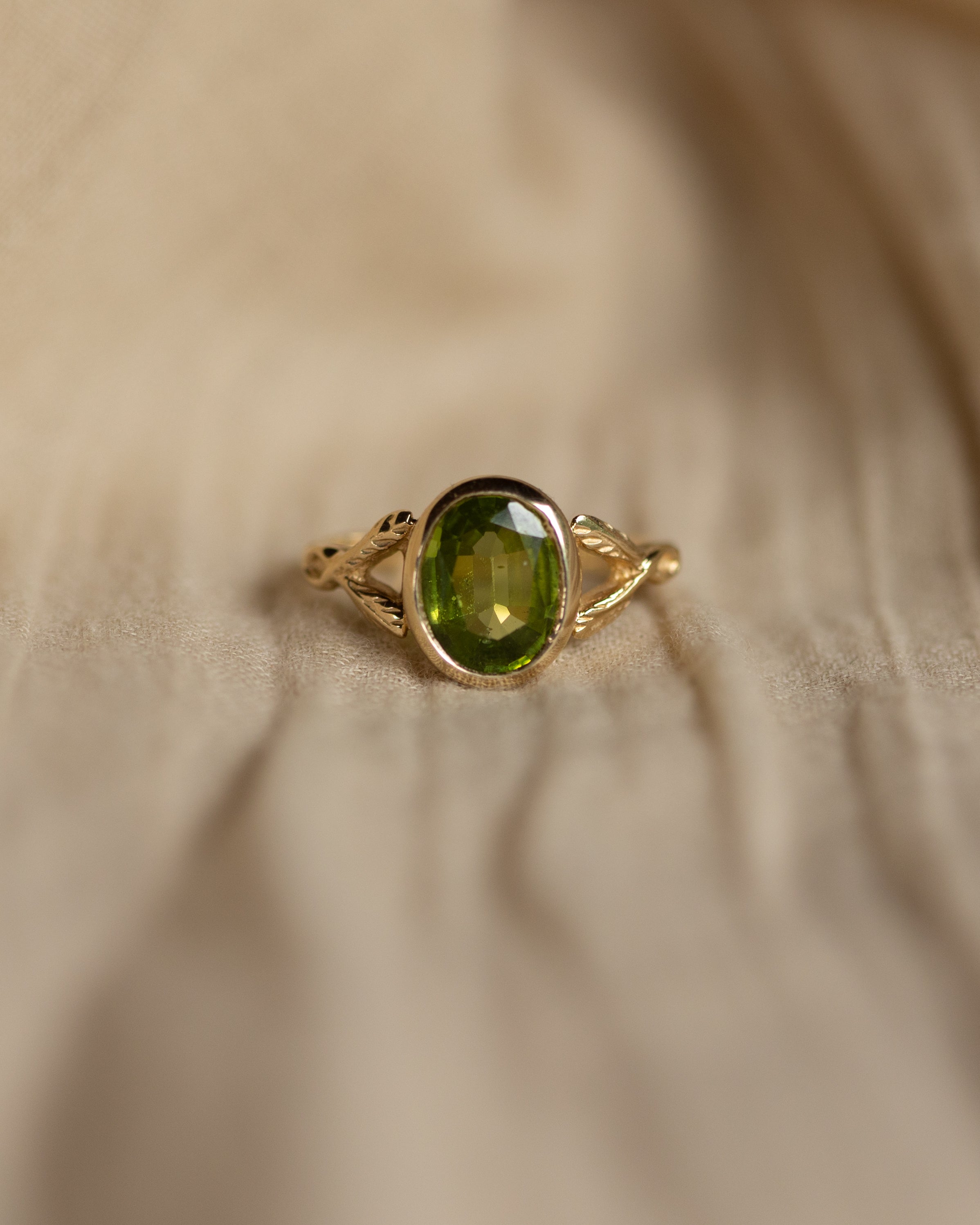 Image of Beryl Vintage 9ct Gold Peridot Single Stone Ring