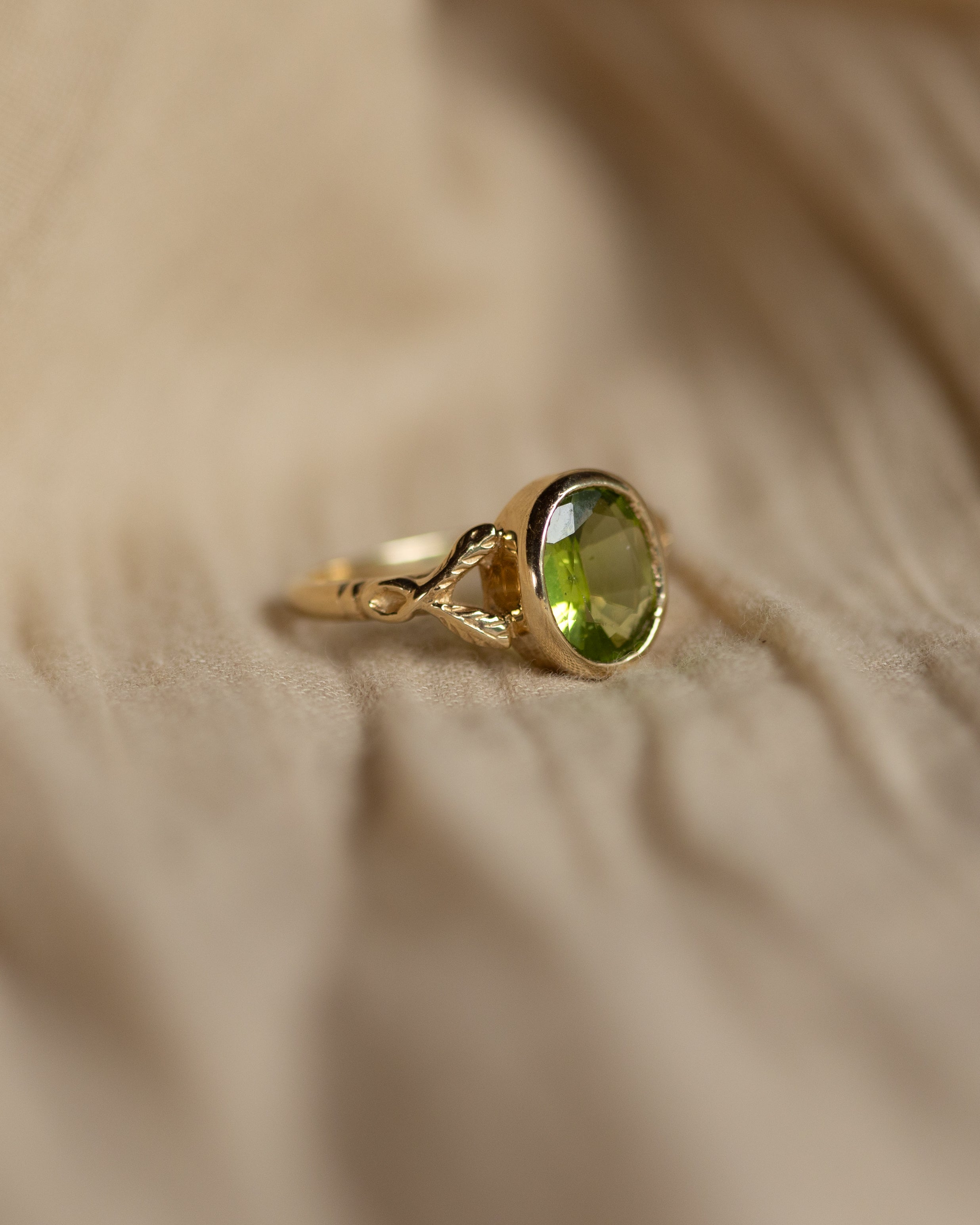 Beryl Vintage 9ct Gold Peridot Single Stone Ring