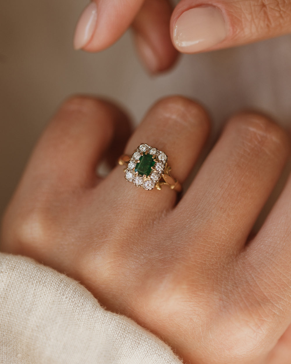 Vera Vintage 18ct Gold Emerald & Diamond Cluster Ring