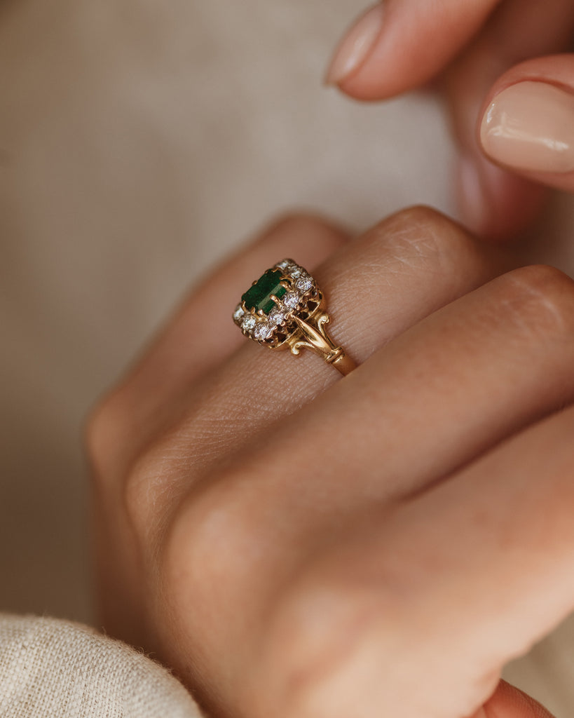 Vera Vintage 18ct Gold Emerald & Diamond Cluster Ring