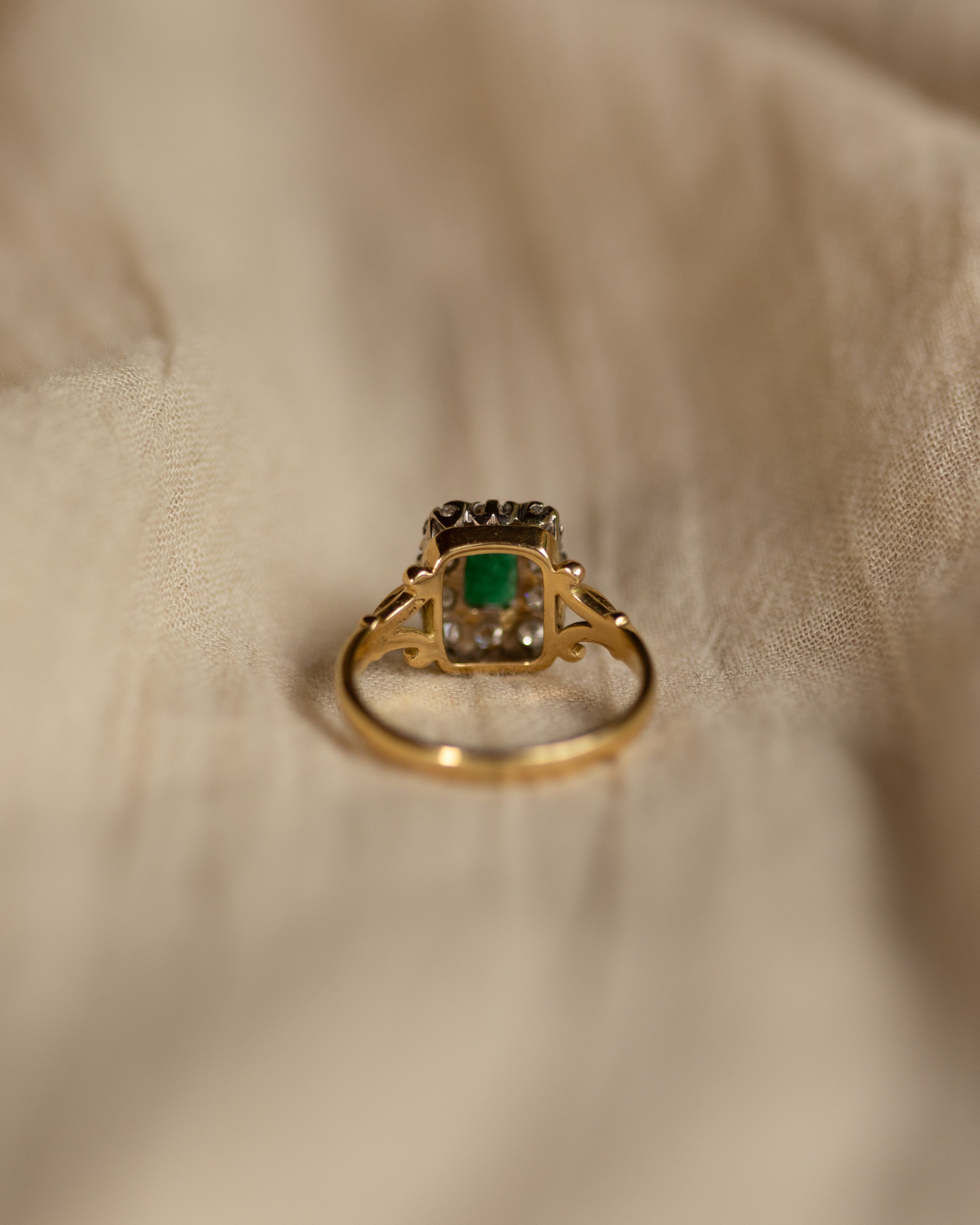 Vera Vintage 18ct Gold Emerald & Diamond Cluster Ring