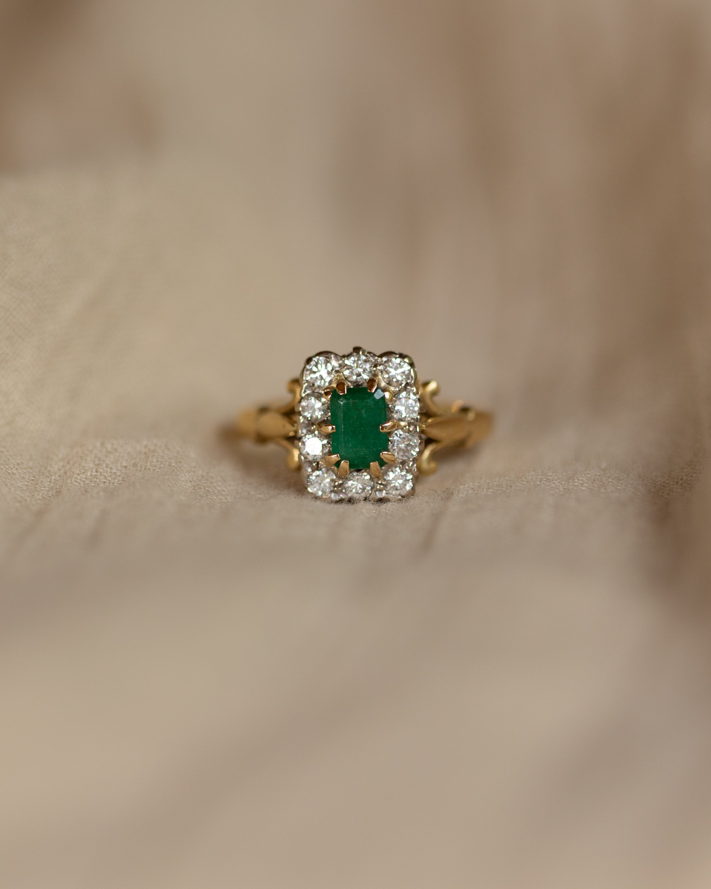 Vera Vintage 18ct Gold Emerald & Diamond Cluster Ring