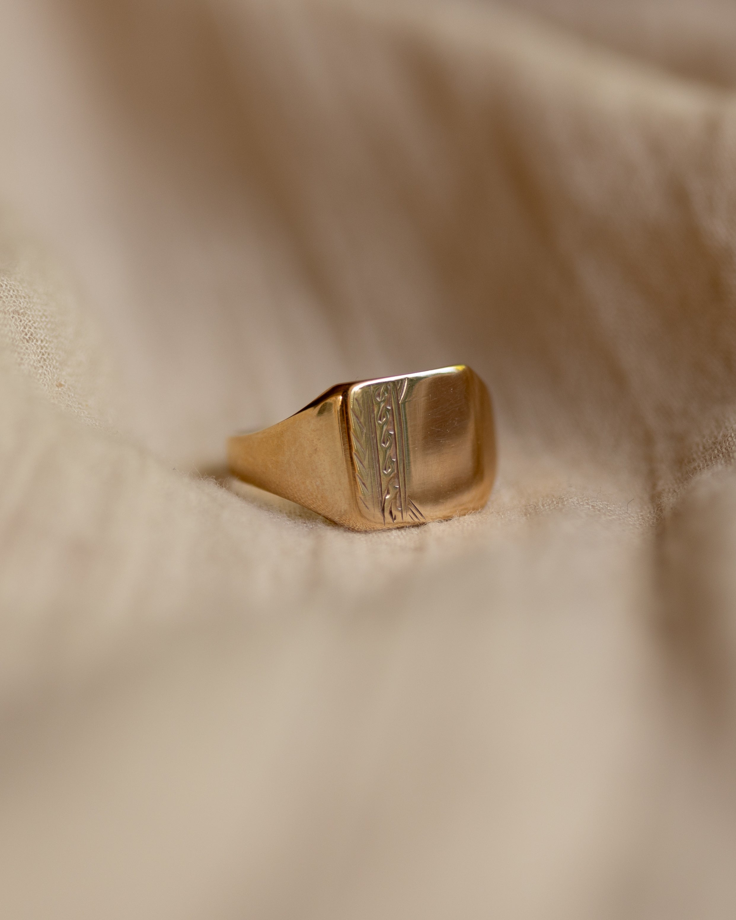 Image of Tawny 1967 Vintage 9ct Gold Square Signet Ring