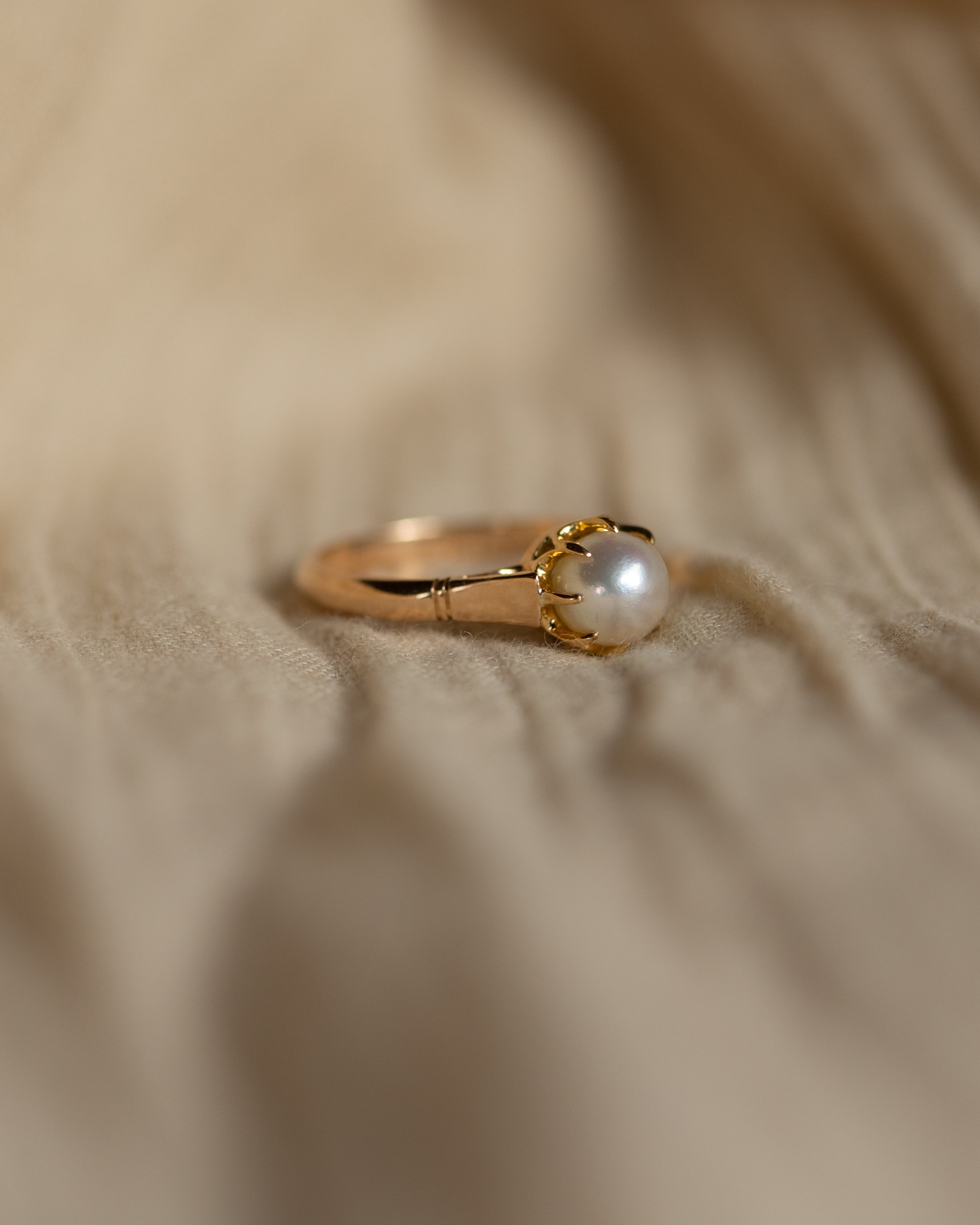 Honey Vintage 18ct Gold Pearl Single Stone Ring