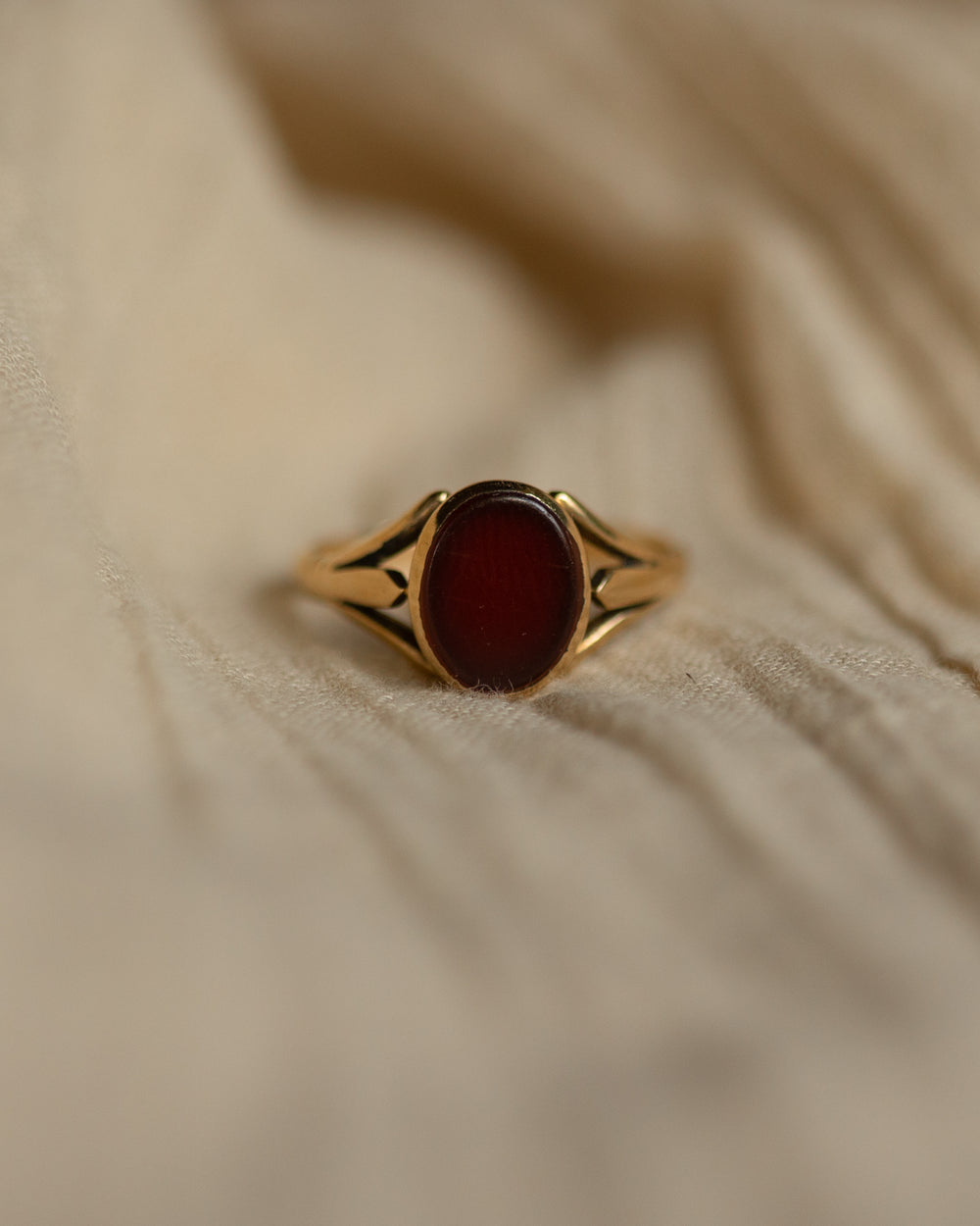 Gwyneth Vintage 9ct Gold Carnelian Signet Ring