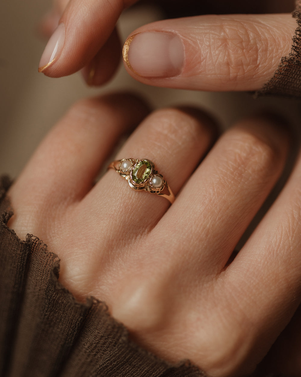 Regina Vintage 9ct Gold Peridot & Pearl Trilogy Ring