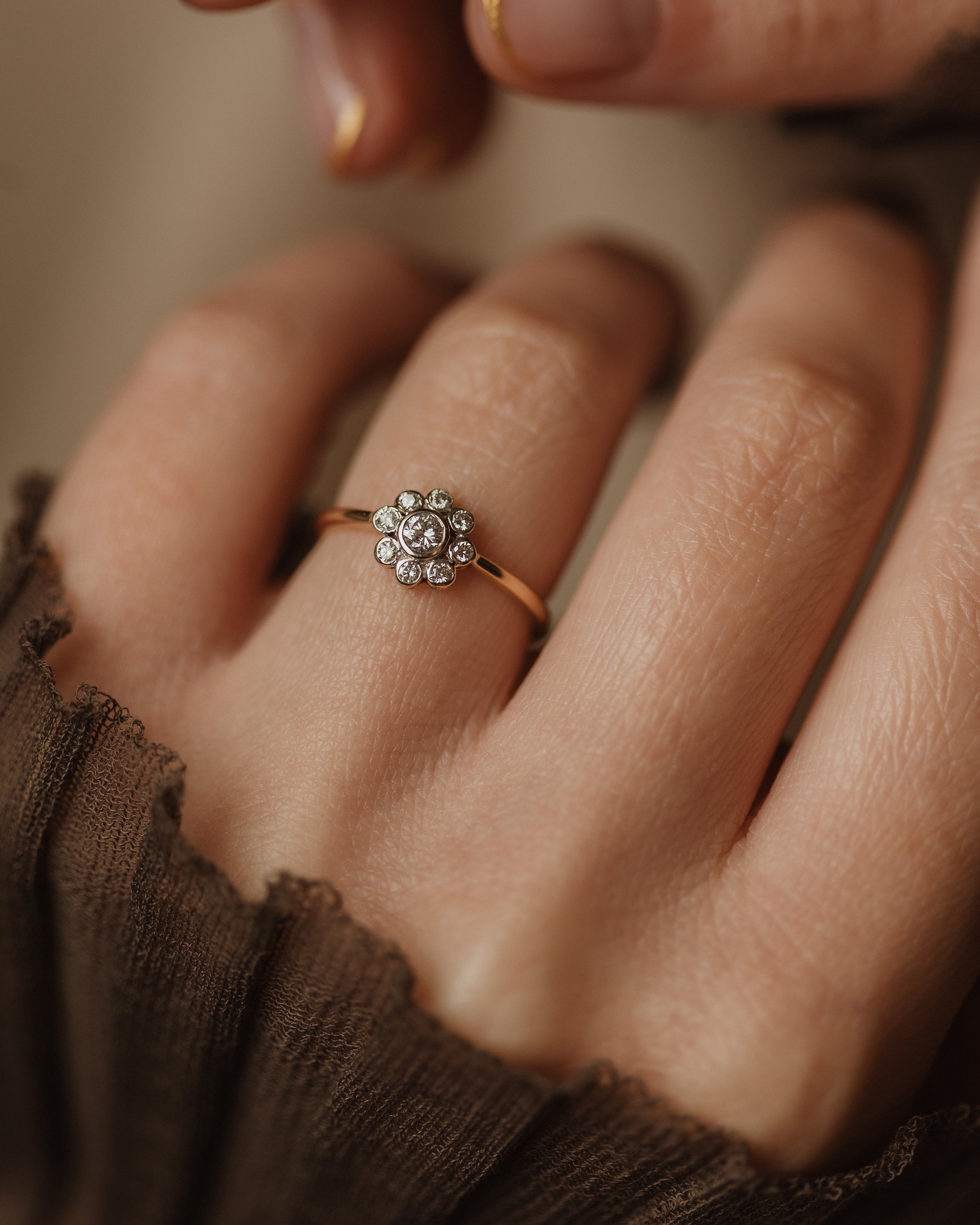 Estella Vintage 18ct Gold Diamond Daisy Cluster Ring