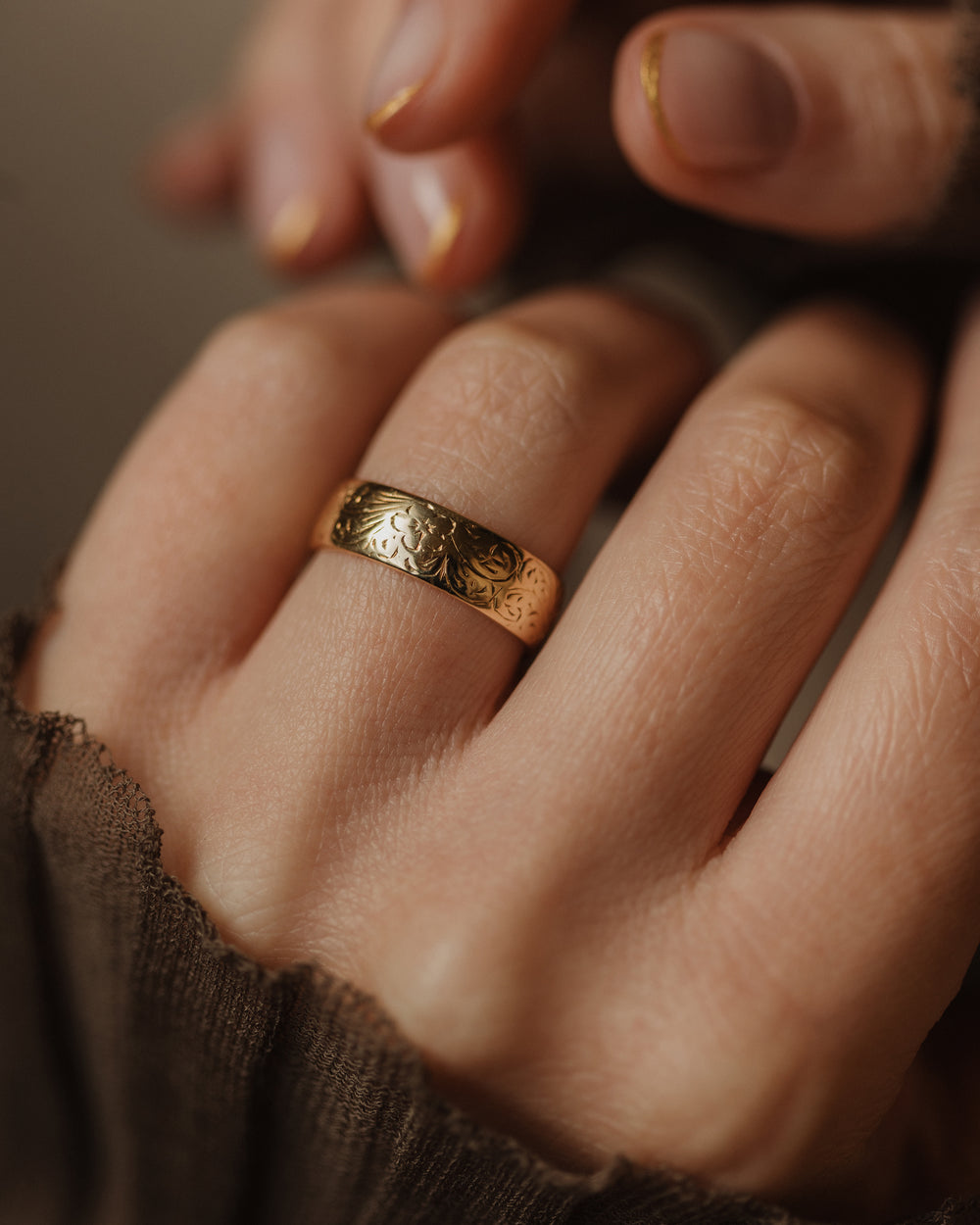 Rosemary 1977 Vintage 18ct Gold Floral Band Ring