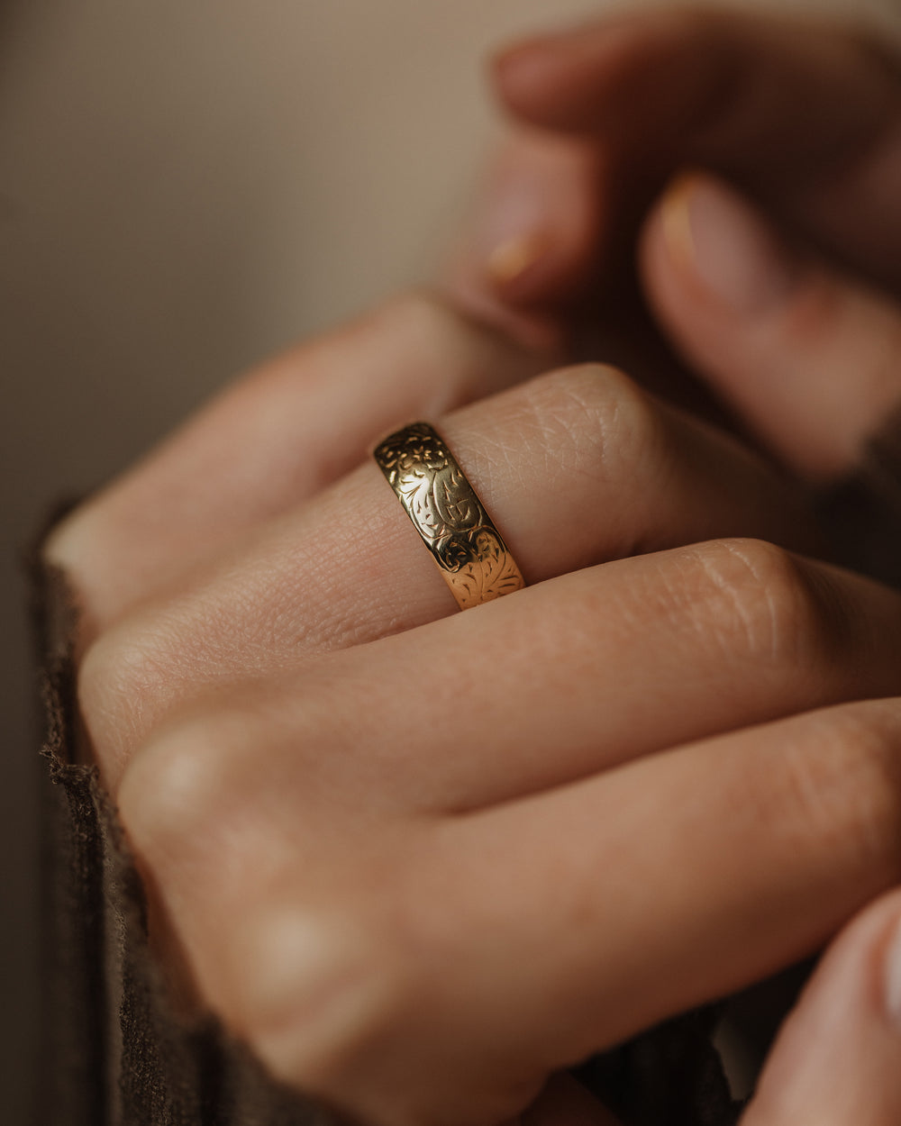 Rosemary 1977 Vintage 18ct Gold Floral Band Ring