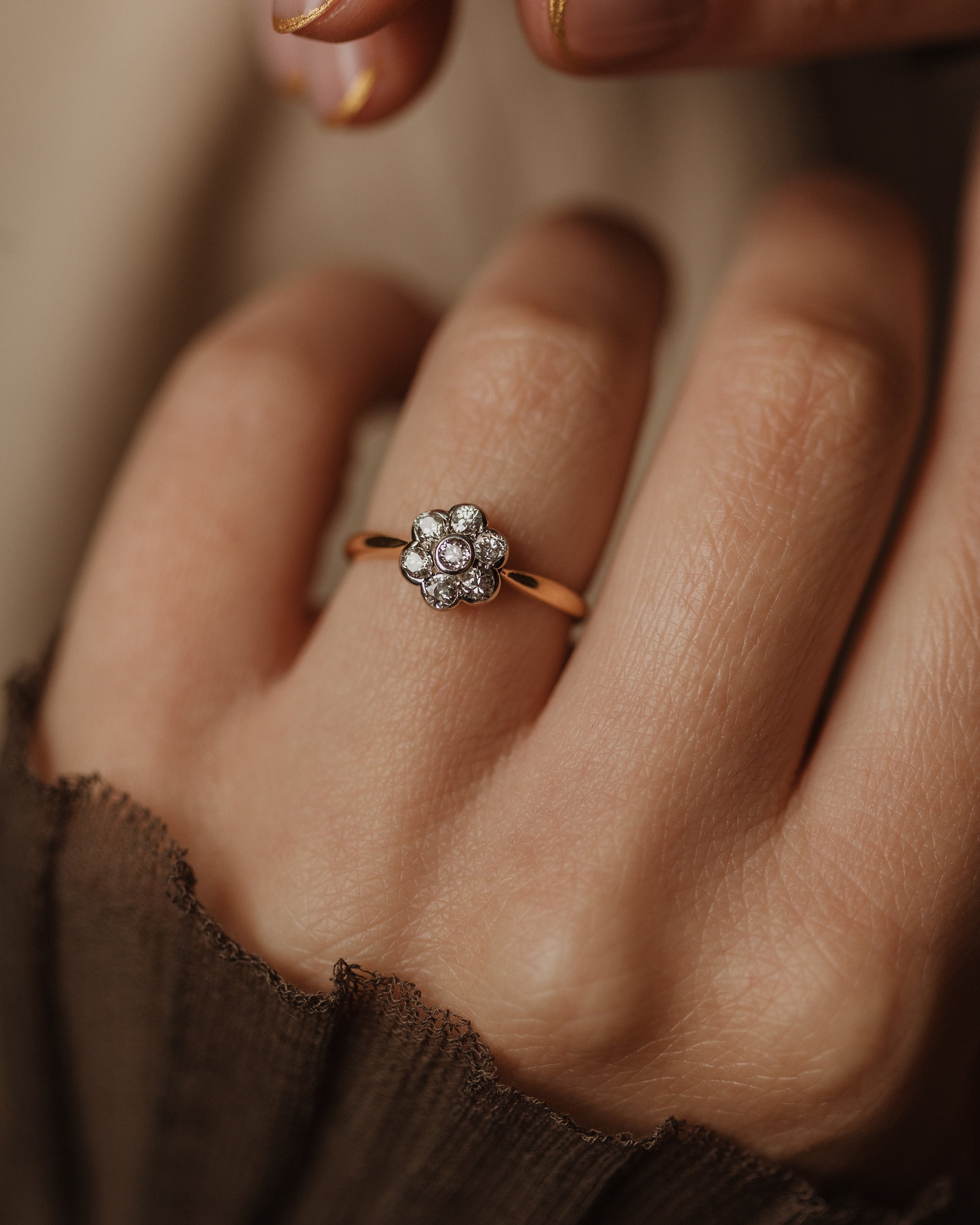 Image of Josefina Antique 18ct Gold Diamond Daisy Cluster Ring