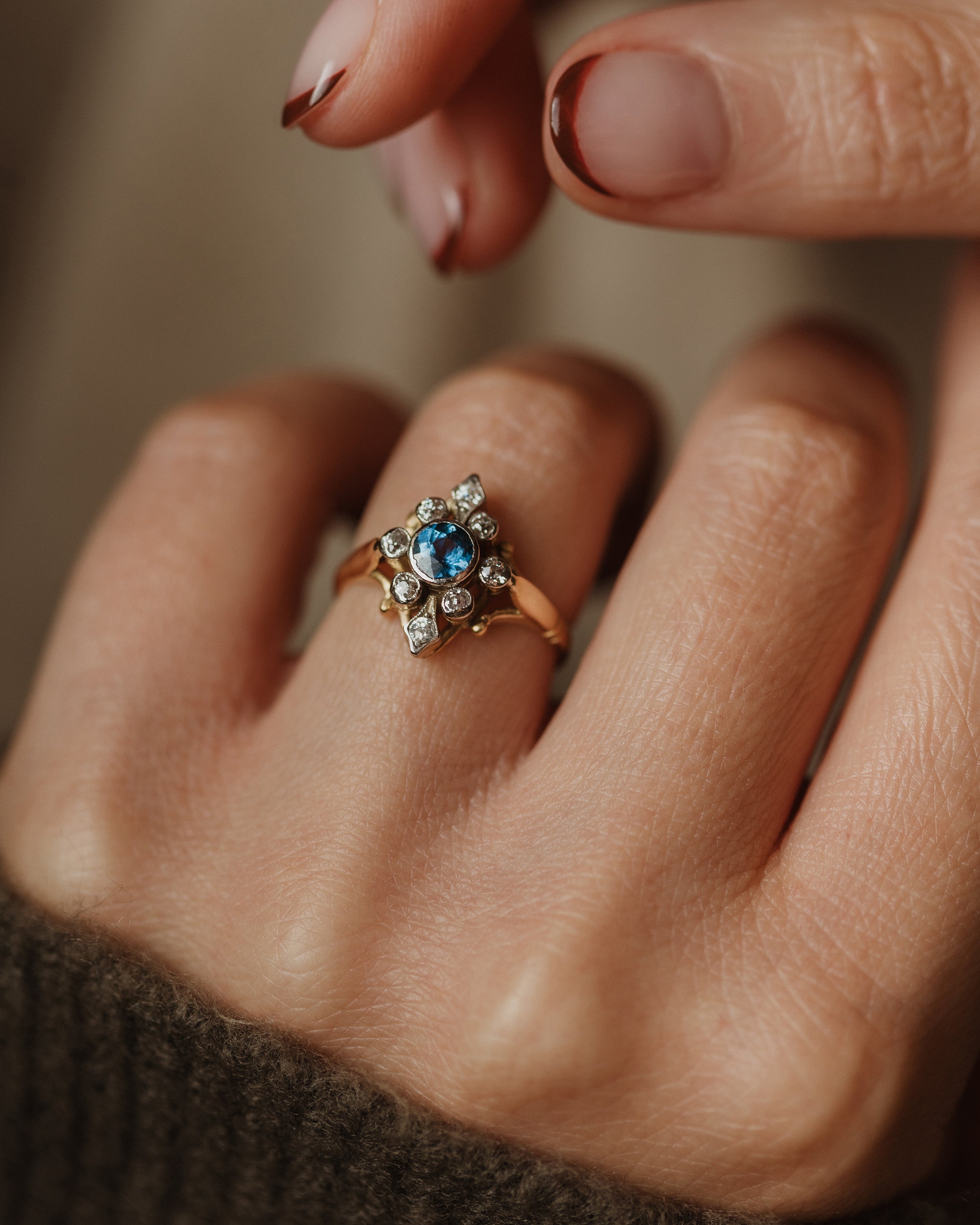 Image of Violette 1973 Vintage 18ct Gold Sapphire & Diamond Cluster Ring