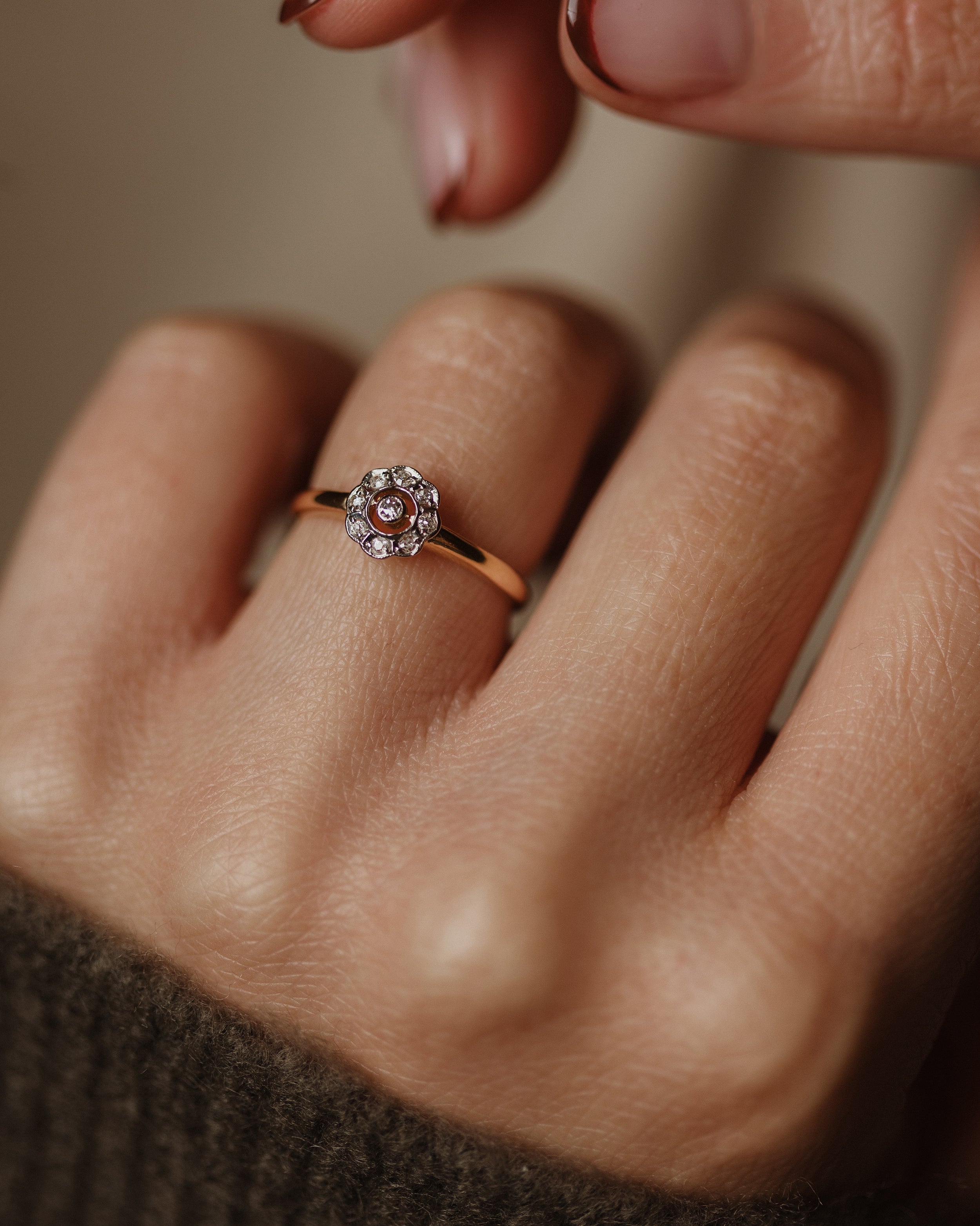 Petal Antique Art Deco 18ct Gold Diamond Daisy Cluster Ring