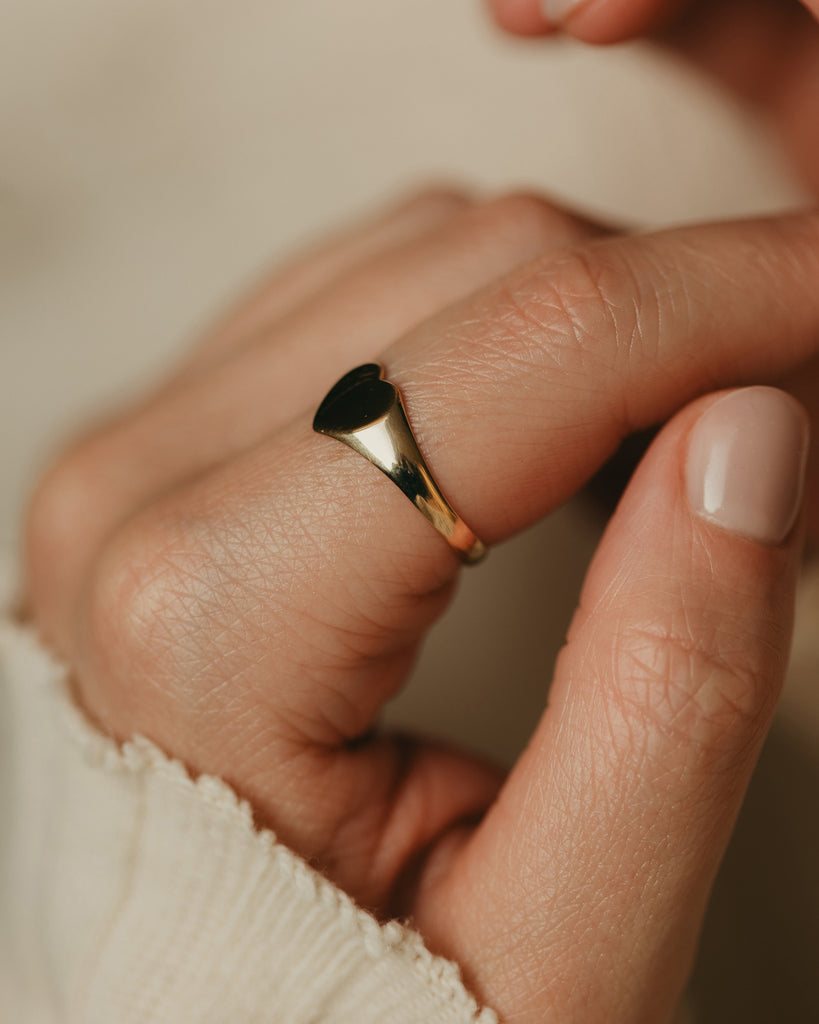 Jean 1977 Vintage 9ct Gold Heart Shaped Signet Ring