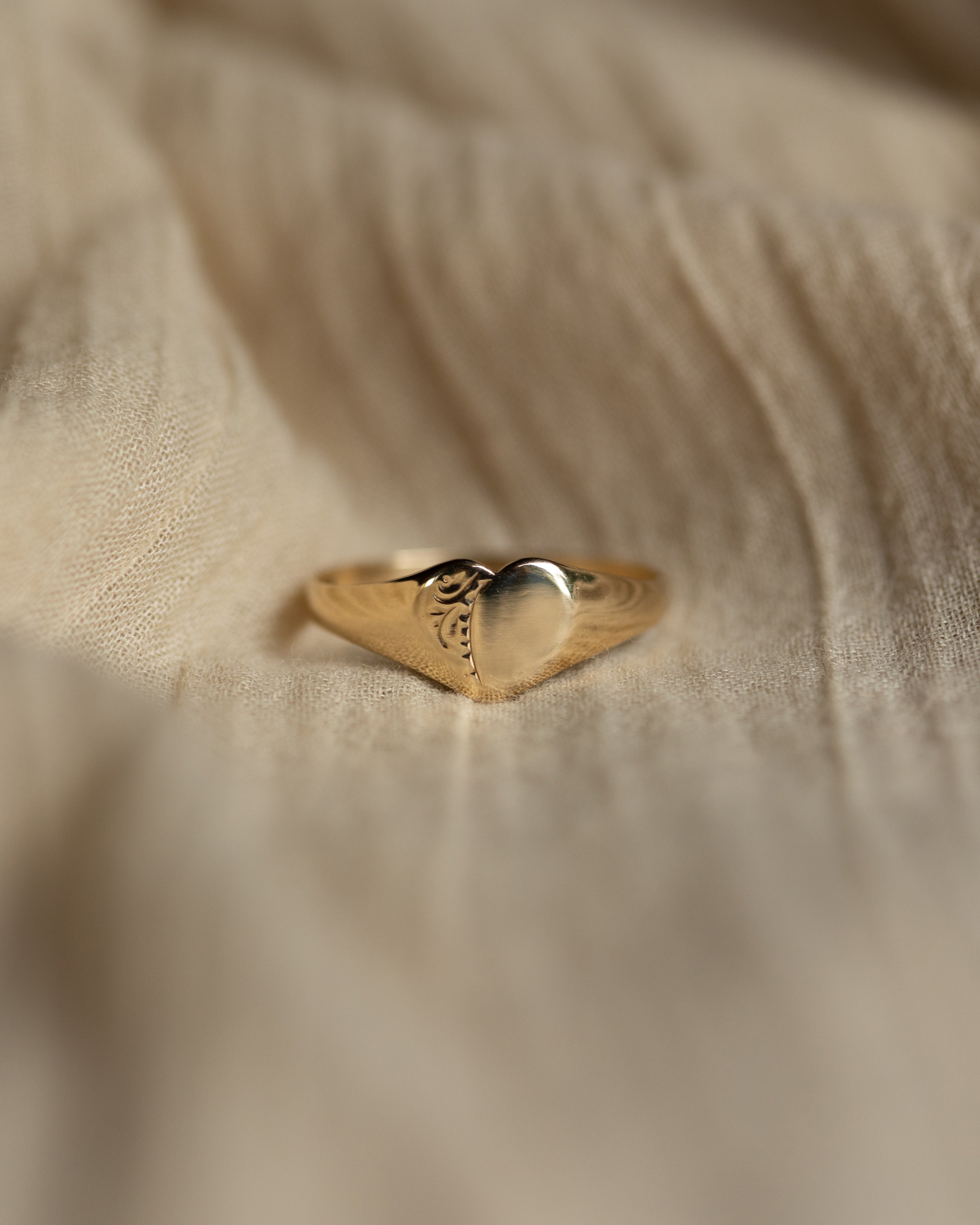 Jean 1977 Vintage 9ct Gold Heart Shaped Signet Ring