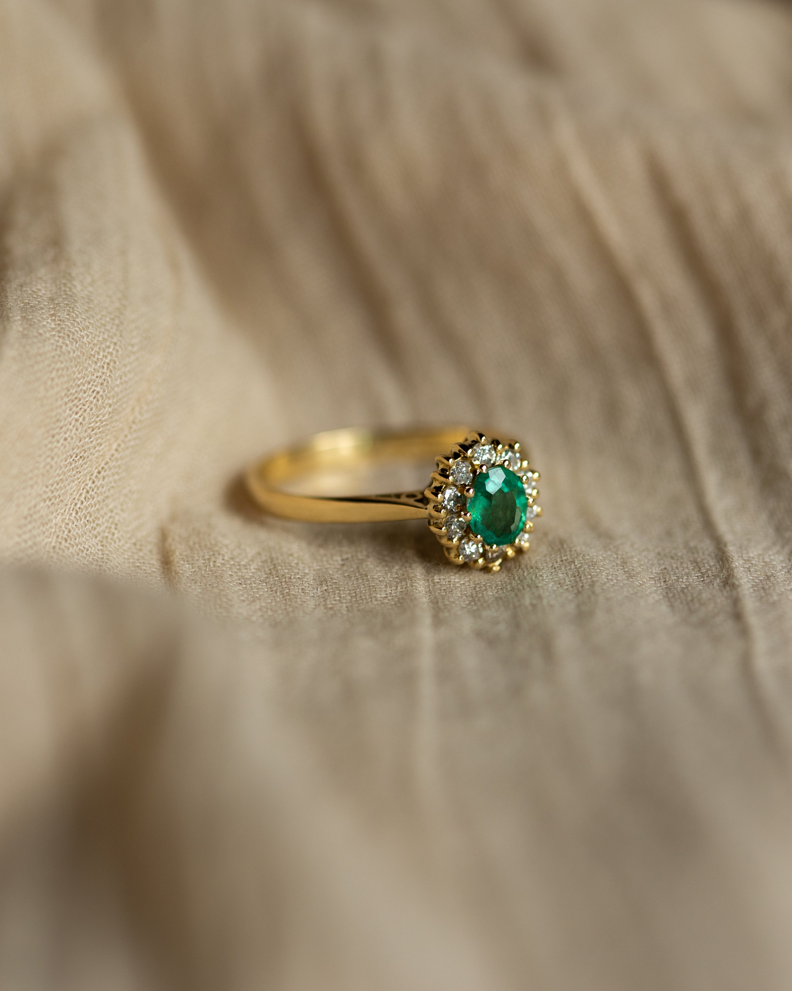 Janette 1982 Vintage 18ct Gold Emerald & Diamond Cluster Ring