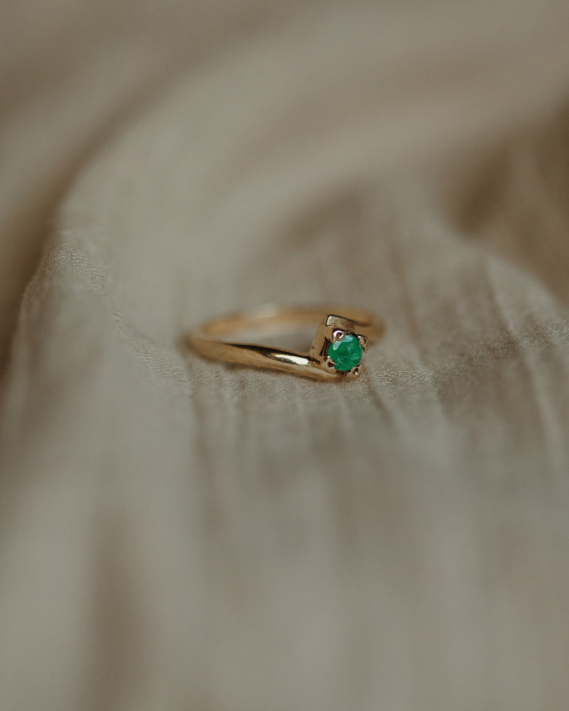 Catalina 1980 Vintage 9ct Gold Emerald Crossover Ring