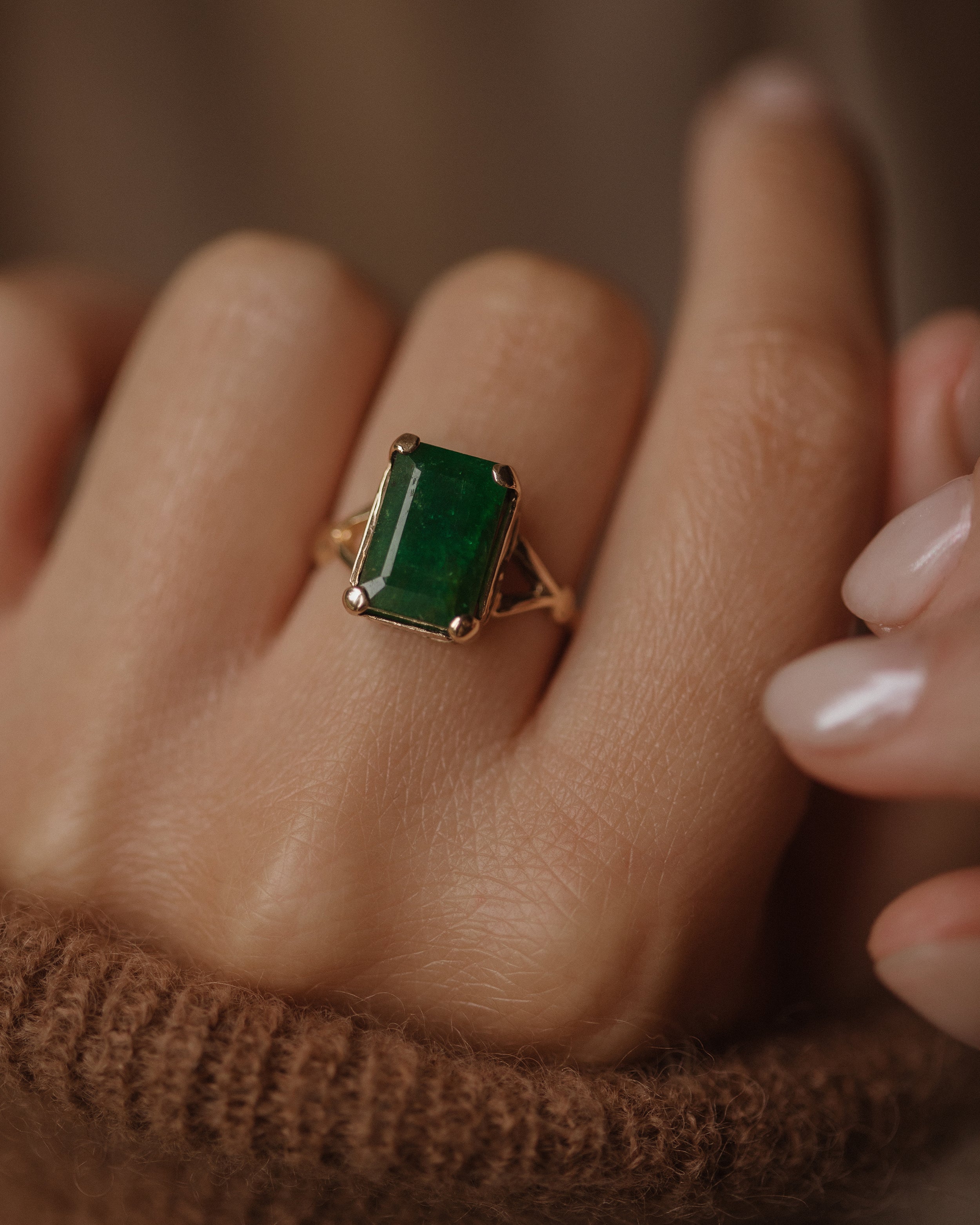 Image of Rosita Vintage 9ct Gold Emerald Ring