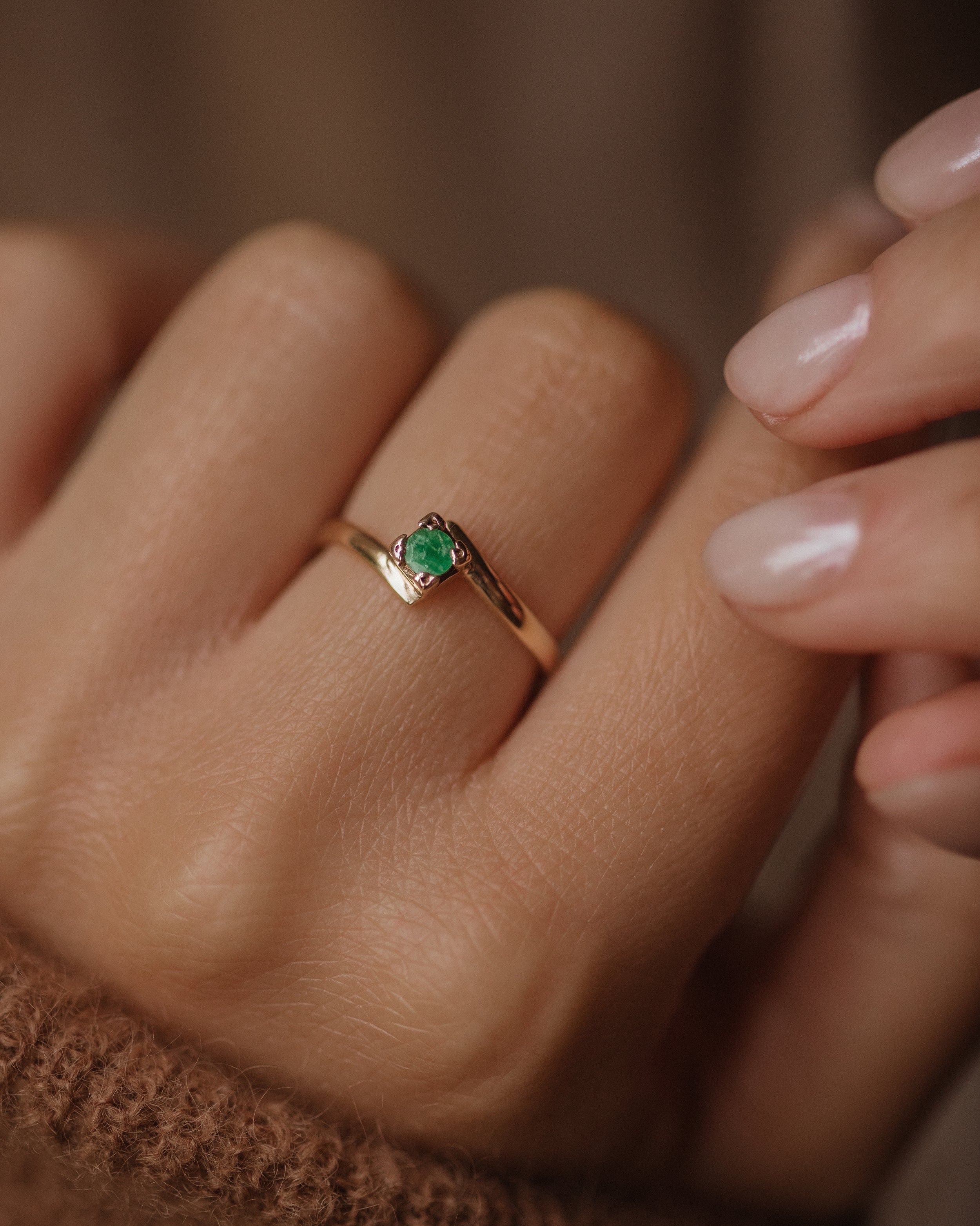 Image of Catalina 1980 Vintage 9ct Gold Emerald Crossover Ring