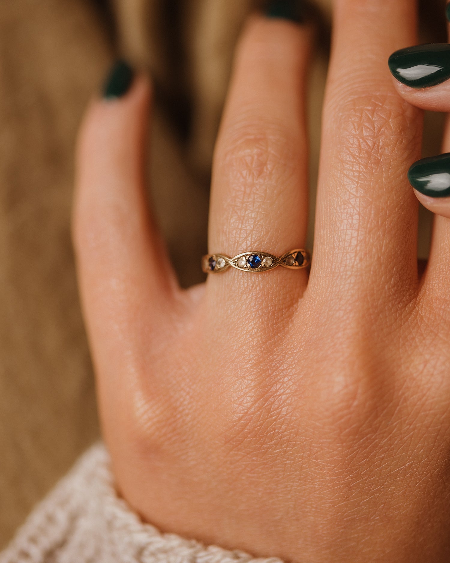 Image of Juliana 1977 9ct Gold Sapphire Ring